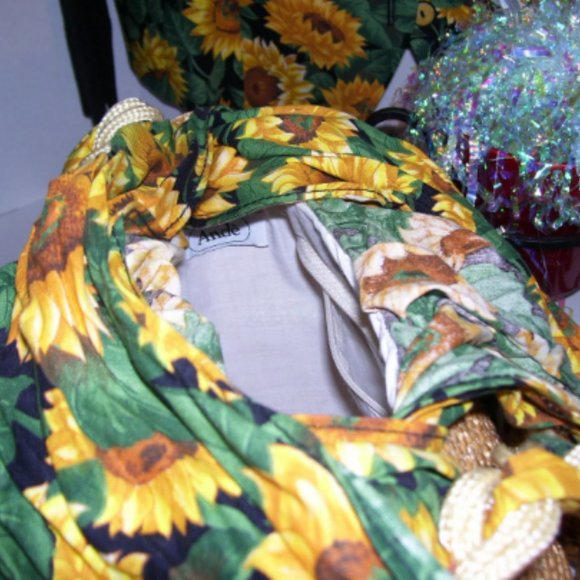 Sunflower Straw Handbag Lot Set 4 BONUS Sunflower Vest, Socks, Scrunchie… - Picture 4 of 6